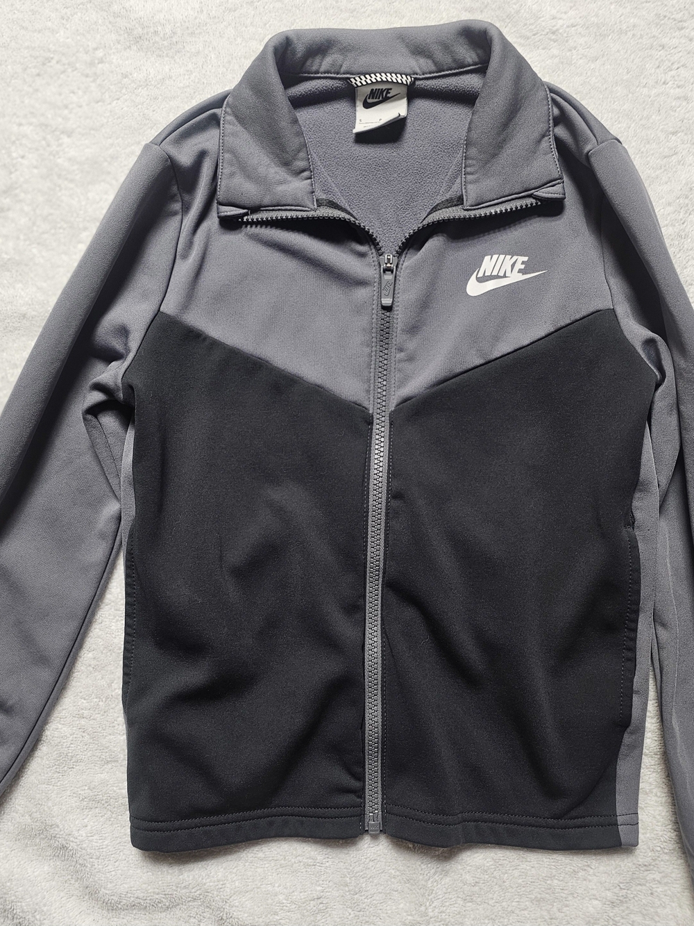 Chamarra Deportiva Nike Sportswear "Windrunner" Style - Niño Talla S..